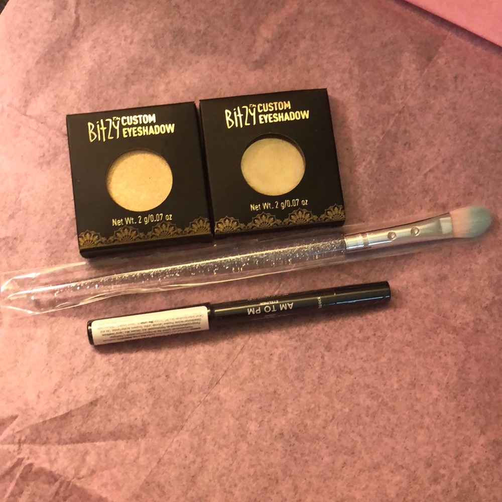 Brown eyeshadow light dark new brush